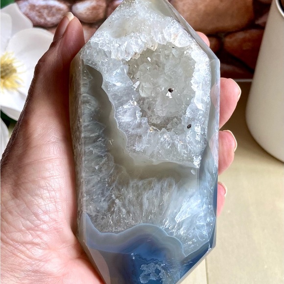 Large Double Terminated Agate Point with Druzy Pocket - Picture 6 of 8